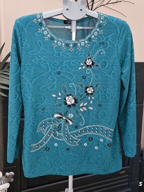 Victoria sz XL blue / white / gold floral stretchy top